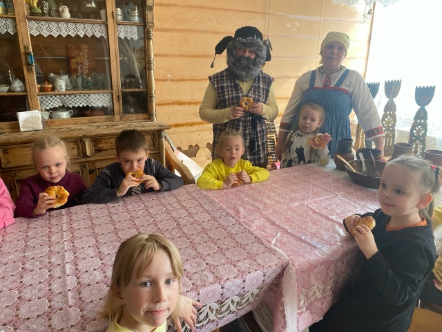 Познавательный час «Знакомство с русской печкой» Познавательный час «Знакомство с русской печкой»