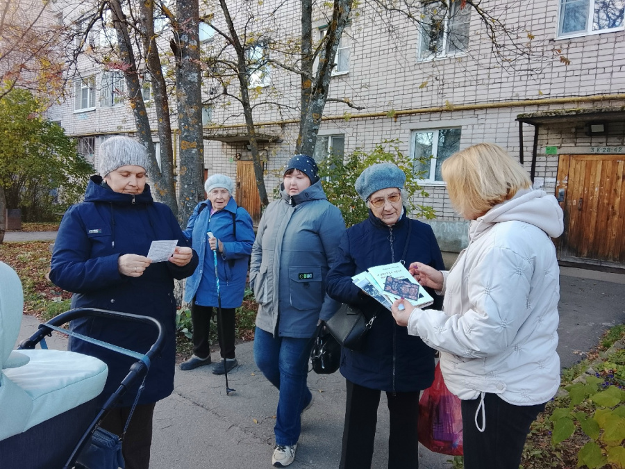 Уличная акция «Давайте читать вместе». 