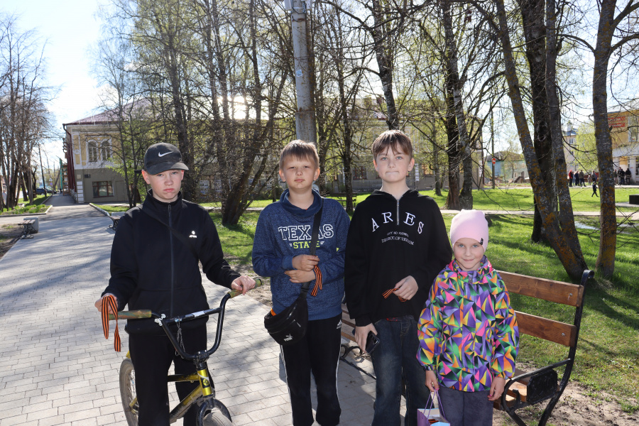 Уличная акция "Георгиевская ленточка"