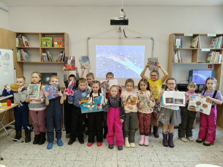 ПОЗНАВАТЕЛЬНО-ИГРОВАЯ ПРОГРАММА «ВЕСЕЛЫЙ КОСМОДРОМ» ПОЗНАВАТЕЛЬНО-ИГРОВАЯ ПРОГРАММА «ВЕСЕЛЫЙ КОСМОДРОМ»