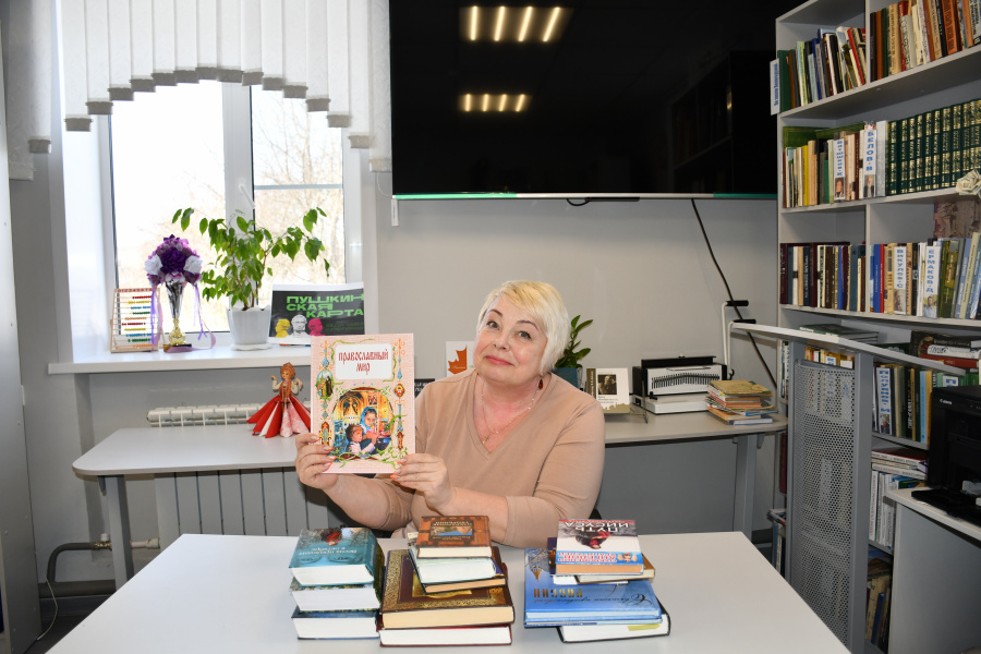 Литературный обзор православной книги "Ангелы летают над Россией"