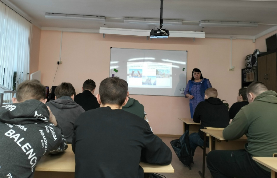 Литературный час «Чтоб вас оплакивать, нам жизнь сохранена» 