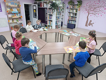 Познавательная экскурсия «Здравствуй, книжная страна!»