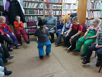 Познавательный час «Национальные костюмы народов России»