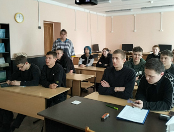 Тематический час «Весь мир тогда в тревоге замер»