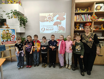 ПАТРИОТИЧЕСКИЙ ЧАС  С ВАЛЕНТИНОЙ ЛЮБКИЧЕВОЙ «ГРЯЗОВЕЦ В ГОДЫ ВОЙНЫ» И МАСТЕР-КЛАСС «ЗНАЧОК 9 МАЯ»