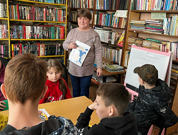 Поле чудес "Чудеса России": Путешествие в мир народных традиций в библиотеке!