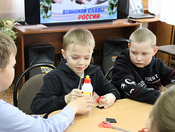 Мастер-класс по изготовлению значков с георгиевской лентой