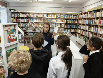 Экскурсия «Книжка в гости пригласила».