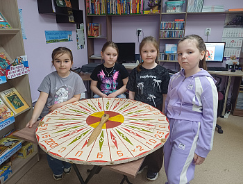 «У вас каникулы? Ура! В библиотеку, детвора!»