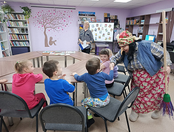 Познавательная экскурсия «Здравствуй, книжная страна!»