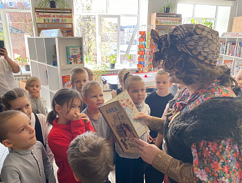 Театрализованная экскурсия «Путешествие по книжным ТЕРРИториям».