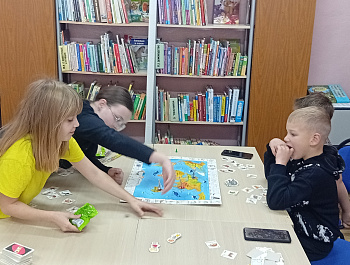 Настольная игра «Вокруг света с Лёлей и Серёжей»